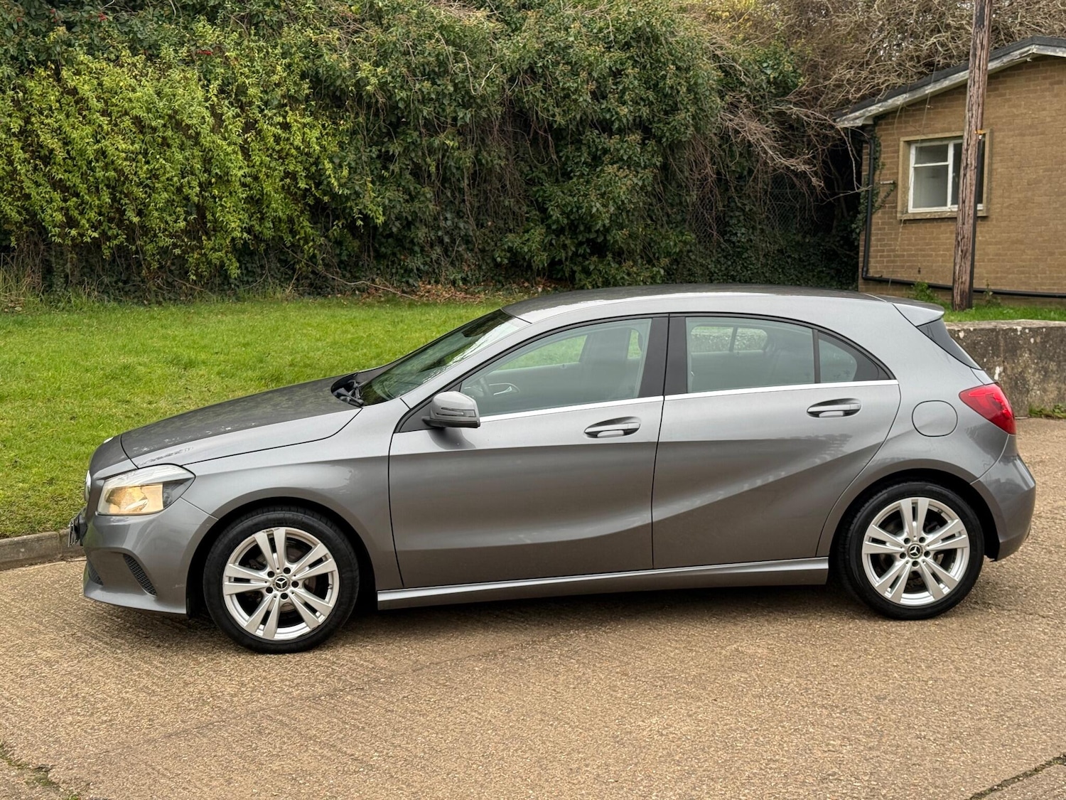 Used Mercedes-Benz A-Class 2017 for sale - 76898842: Photo 10