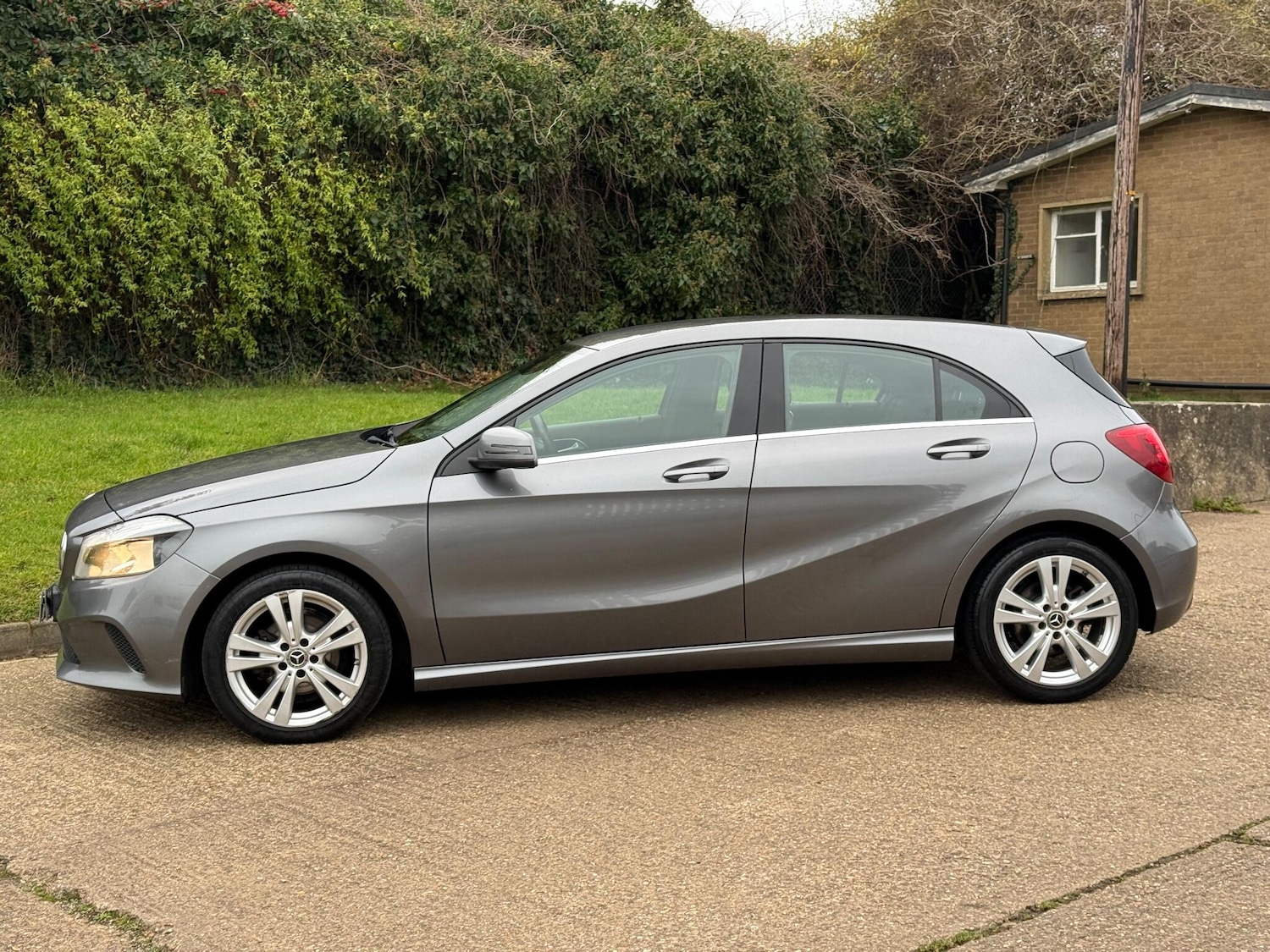 Used Mercedes-Benz A-Class 2017 for sale - 76898842: Photo 11
