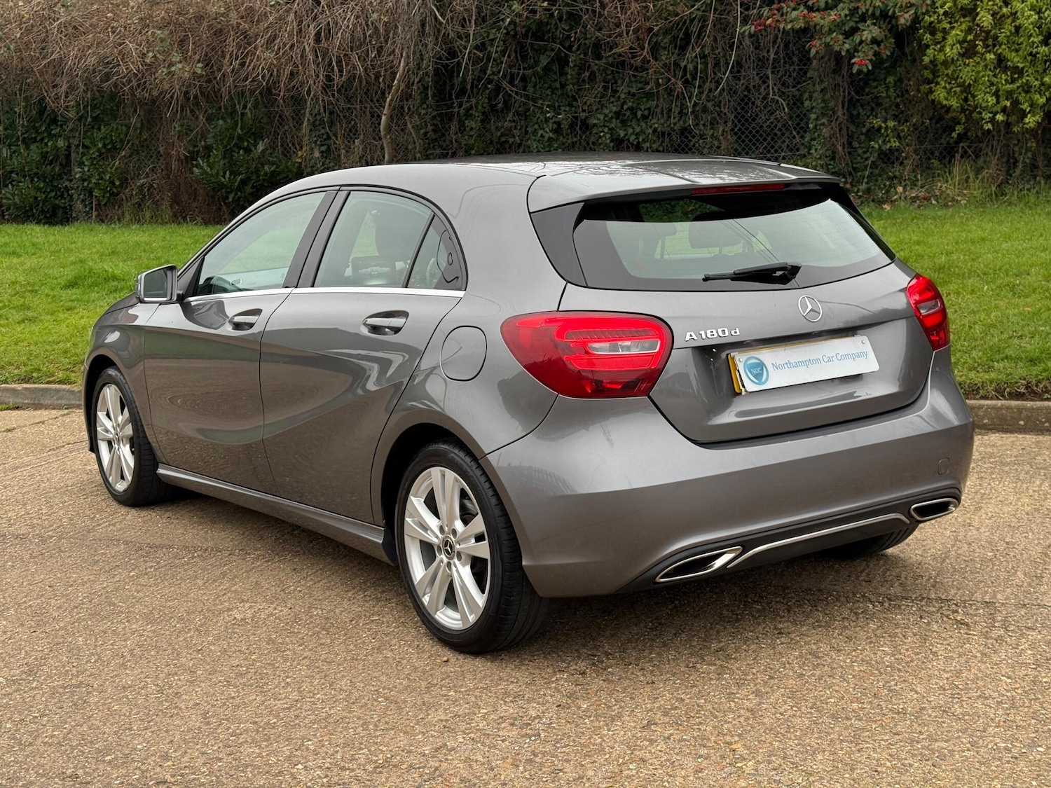 Used Mercedes-Benz A-Class 2017 for sale - 76898842: Photo 2