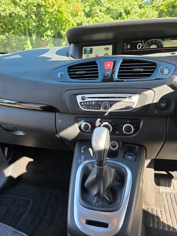 Used Renault Scenic 2011 for sale - 76063559: Photo 16
