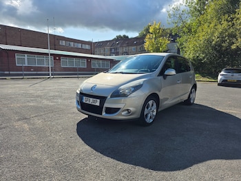Used Renault Scenic 2011 for sale - 76063559: Photo 2