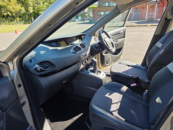 Used Renault Scenic 2011 for sale - 76063559: Photo 9