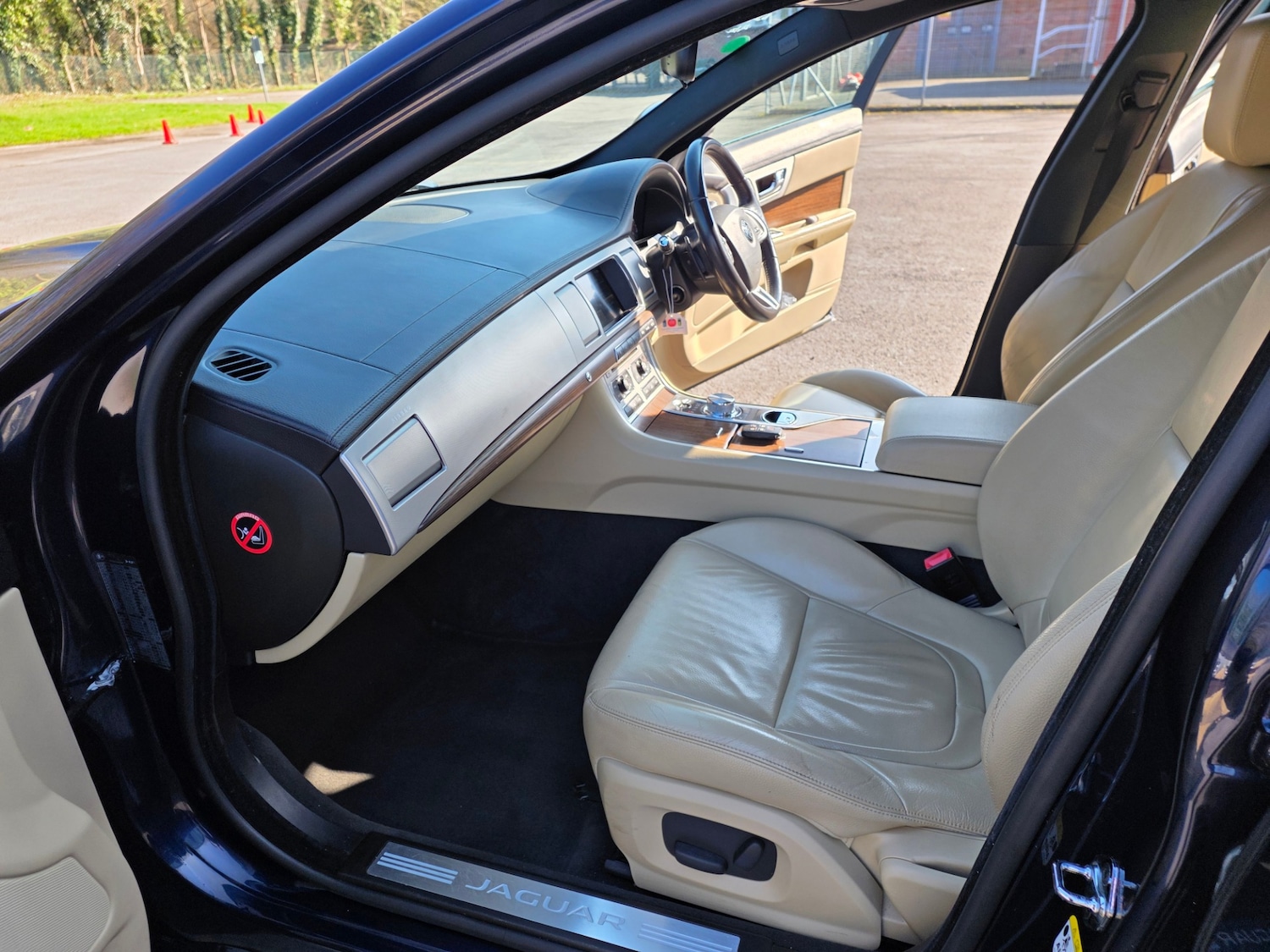 Used Jaguar XF 2014 for sale - 77846272: Photo 9