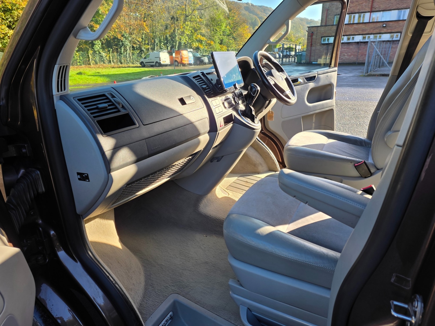 Used Volkswagen Caravelle 2011 for sale - 76521172: Photo 9