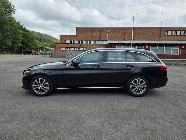 Used Mercedes-Benz C-Class 2015 for sale - 76063550: Photo 4