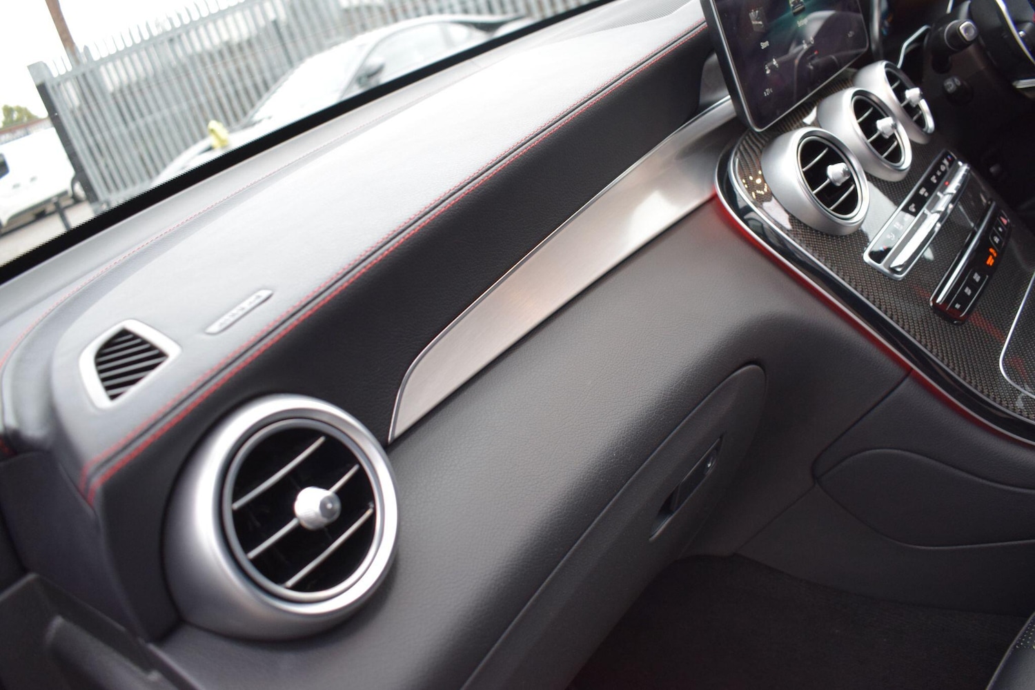 Used Mercedes-Benz GLC 2023 for sale - 76370857: Photo 12