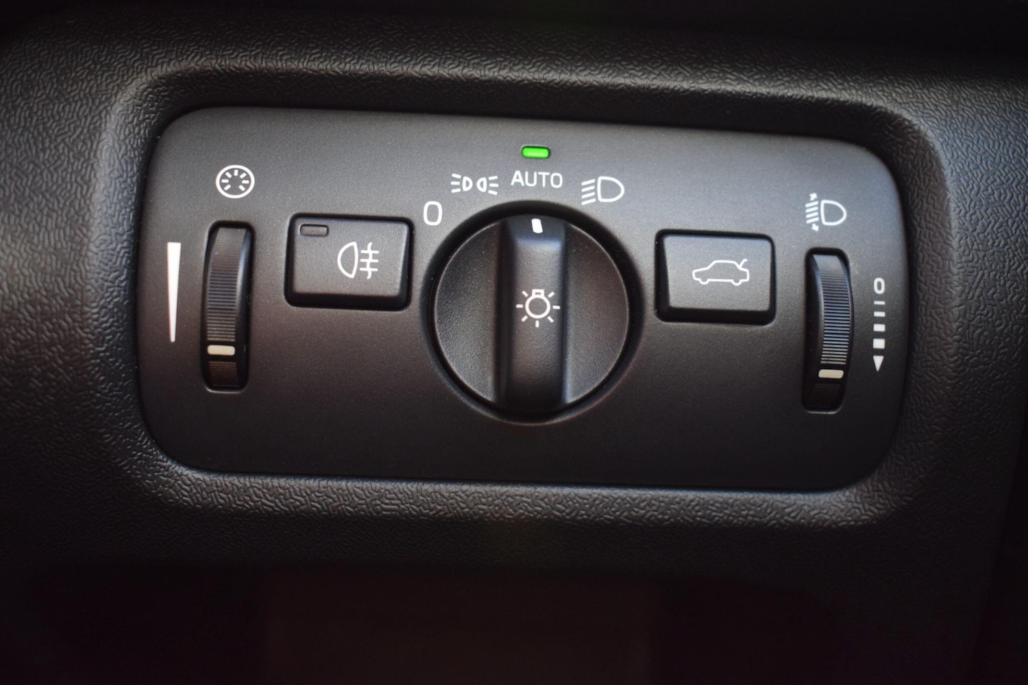 Used Volvo V40 for sale - 78184210: Photo 15