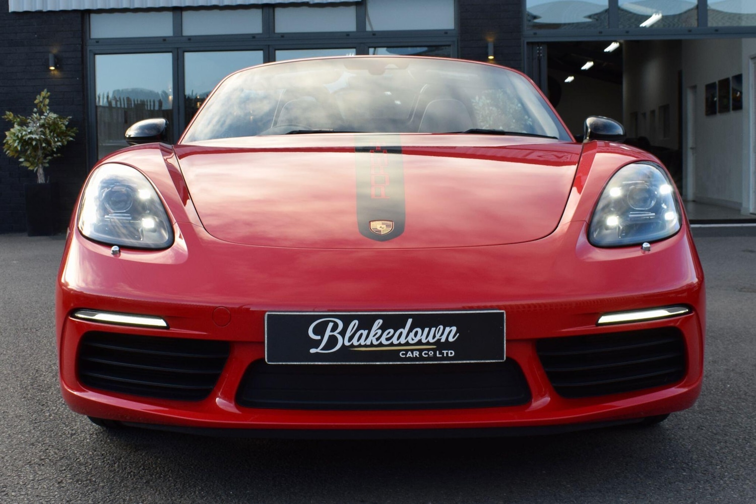 Used Porsche Boxster 2018 for sale - 76823760: Photo 2