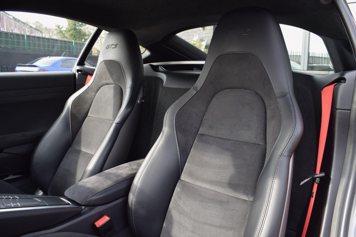 Used Porsche Cayman 2019 for sale - 77977835: Photo 10