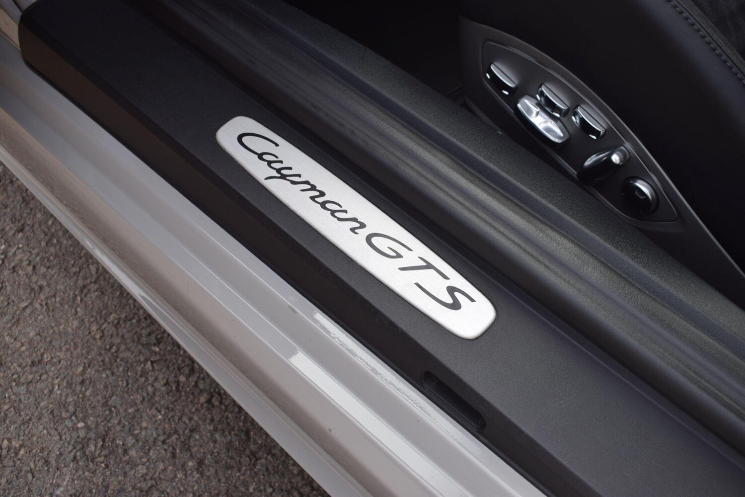 Used Porsche Cayman 2019 for sale - 77977835: Photo 15