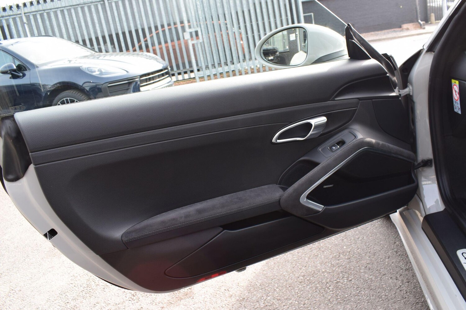 Used Porsche Cayman 2019 for sale - 77977835: Photo 18