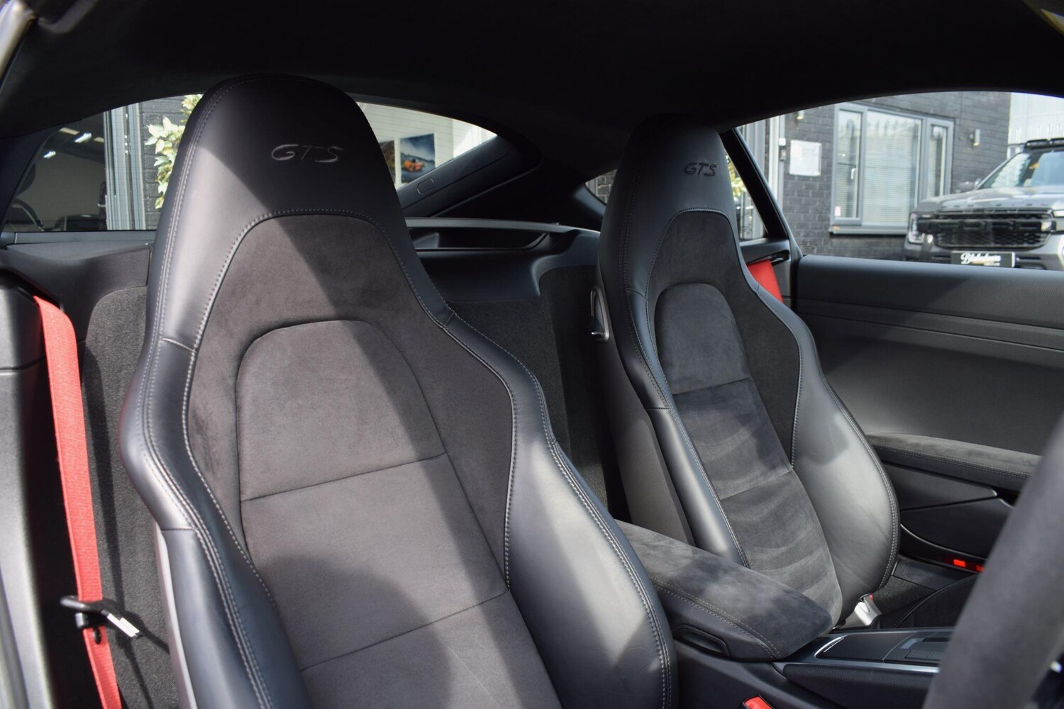 Used Porsche Cayman 2019 for sale - 77977835: Photo 7