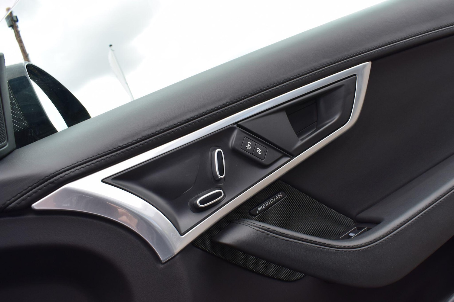 Used Jaguar F-Type 2018 for sale - 76423415: Photo 15