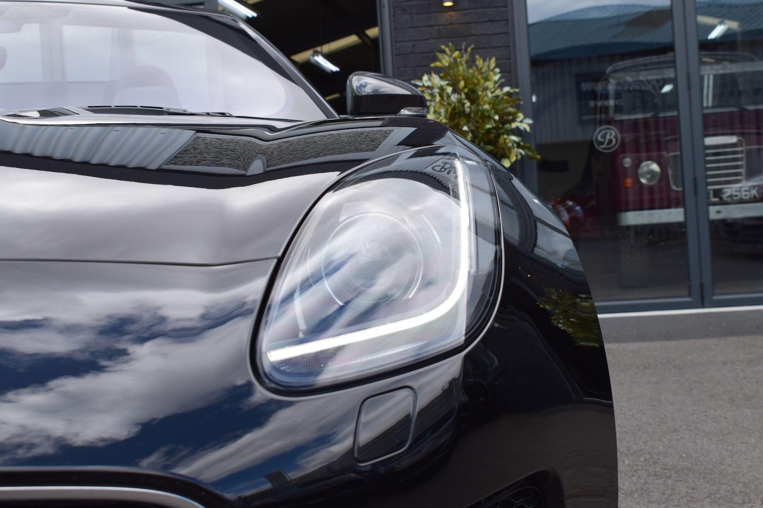 Used Jaguar F-Type 2018 for sale - 76423415: Photo 40