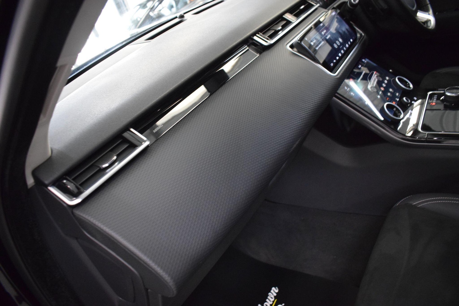 Used Land Rover Range Rover Velar 2018 for sale - 77704979: Photo 38