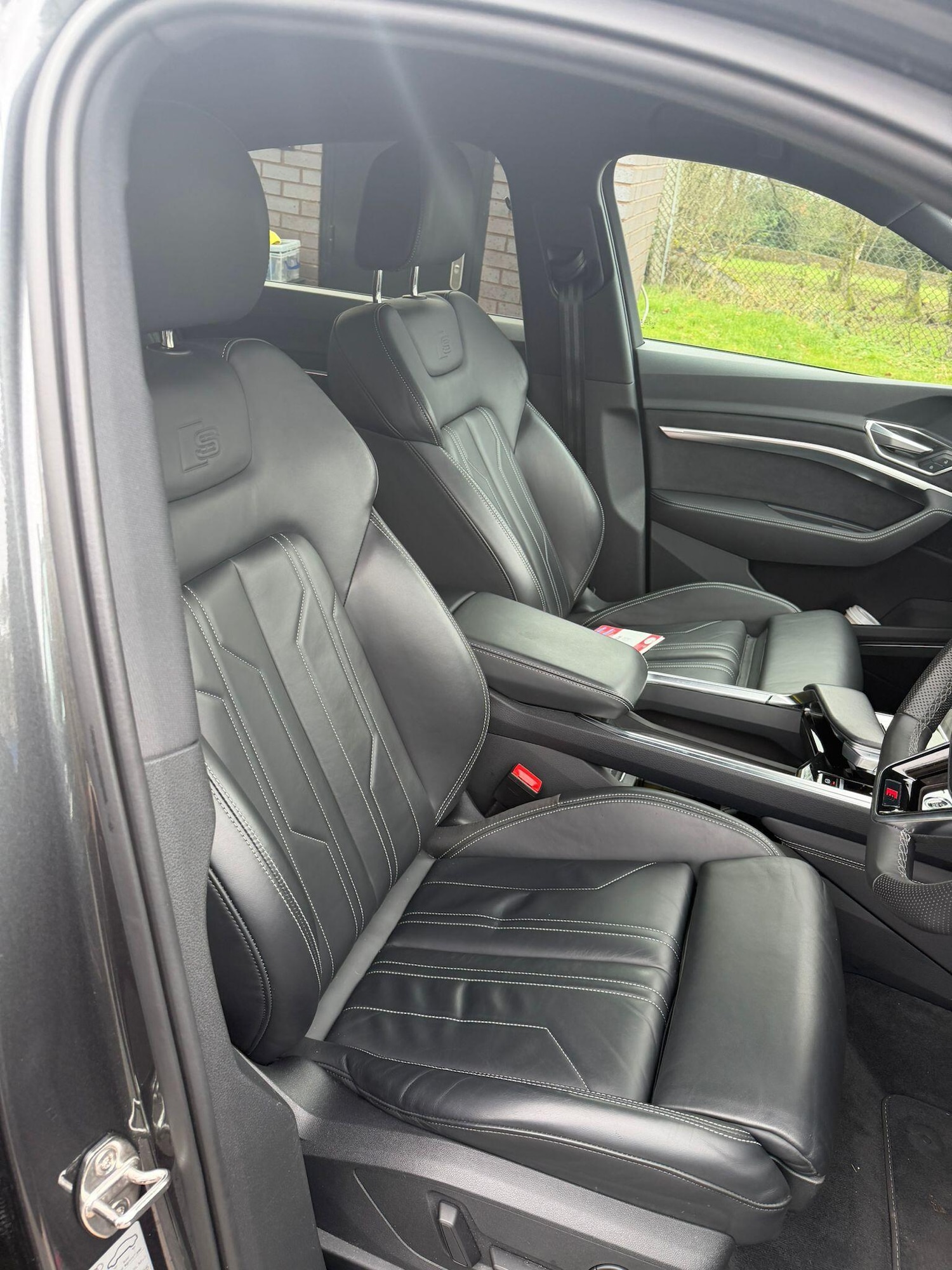 Used Audi e-tron 2023 for sale - 77633778: Photo 5