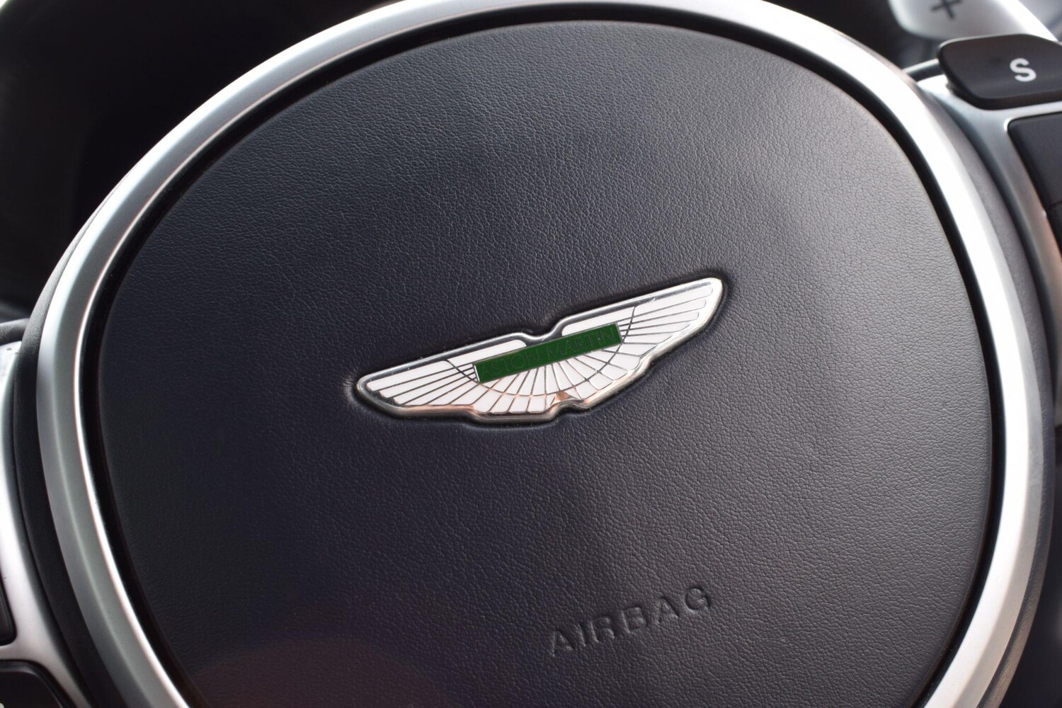 Used Aston Martin DB11 2018 for sale - 77977752: Photo 14