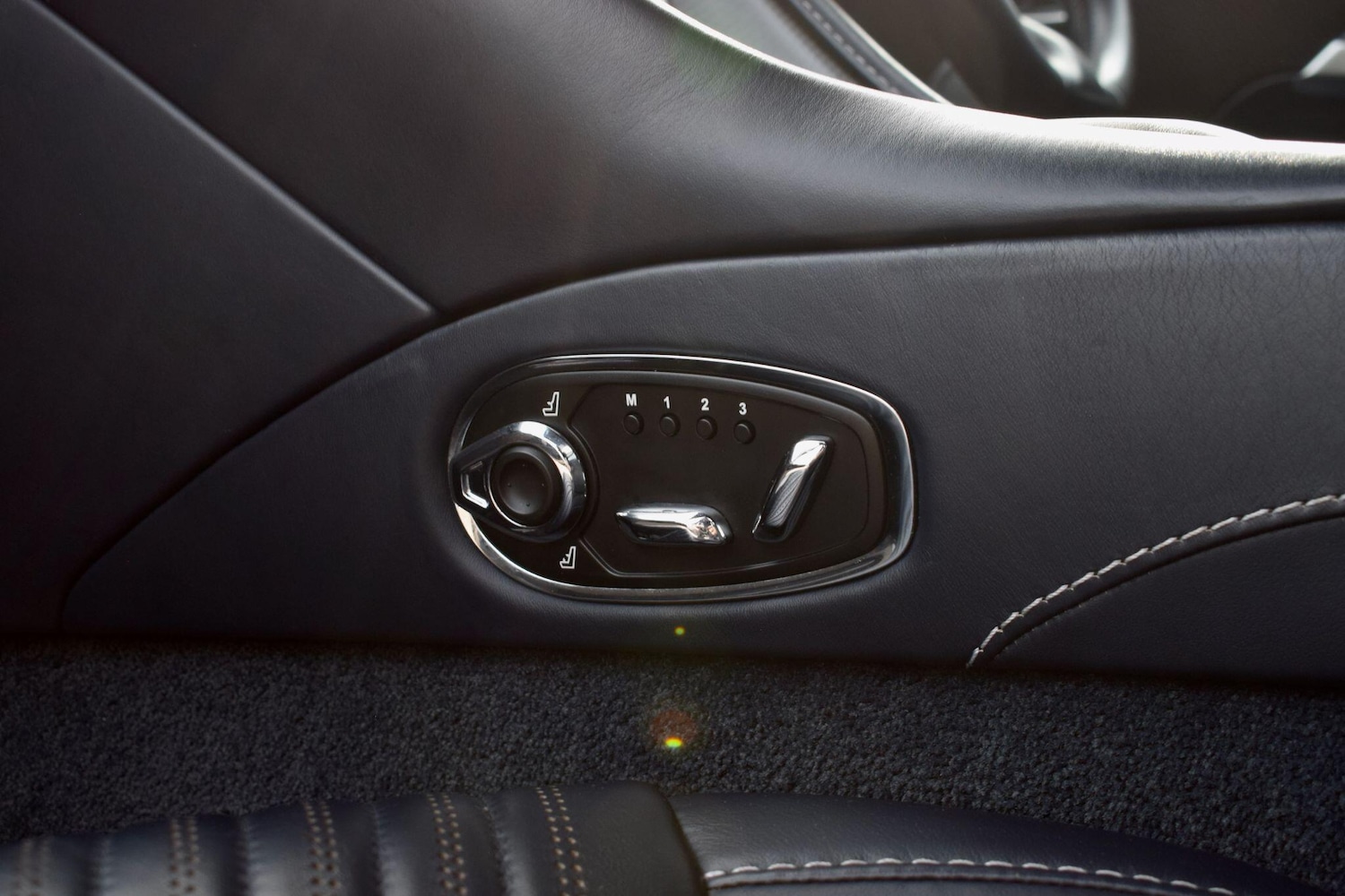 Used Aston Martin DB11 2018 for sale - 77977752: Photo 18