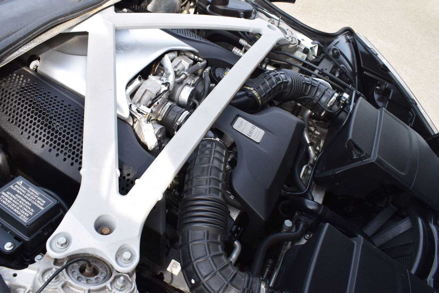 Used Aston Martin DB11 2018 for sale - 77977752: Photo 28