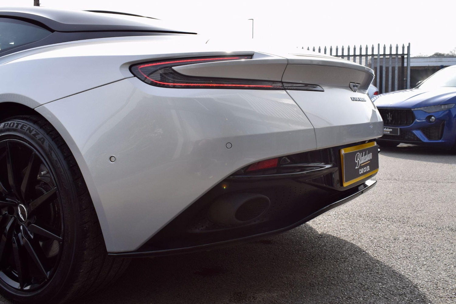 Used Aston Martin DB11 2018 for sale - 77977752: Photo 31