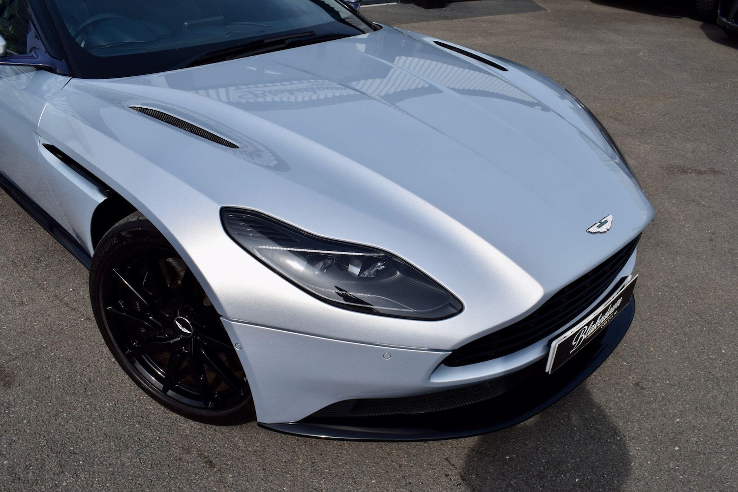 Used Aston Martin DB11 2018 for sale - 77977752: Photo 32
