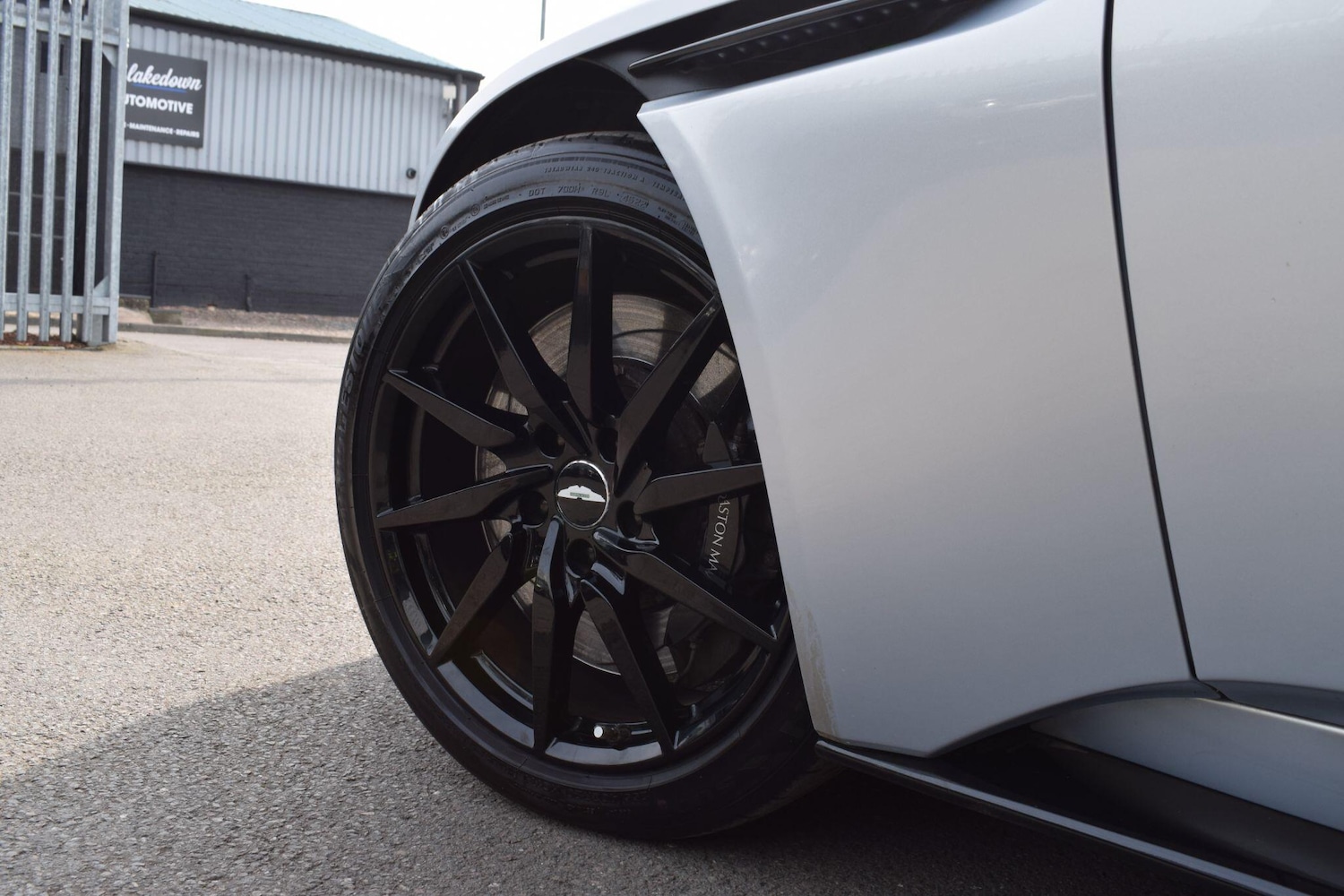 Used Aston Martin DB11 2018 for sale - 77977752: Photo 37