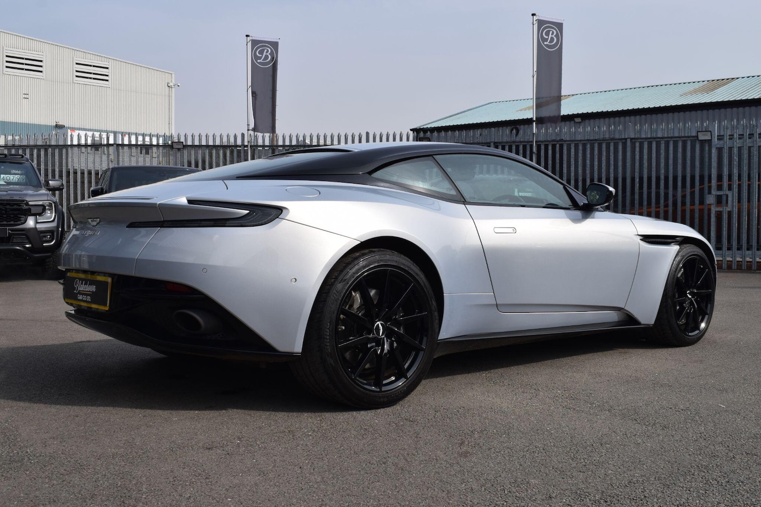 Used Aston Martin DB11 2018 for sale - 77977752: Photo 6