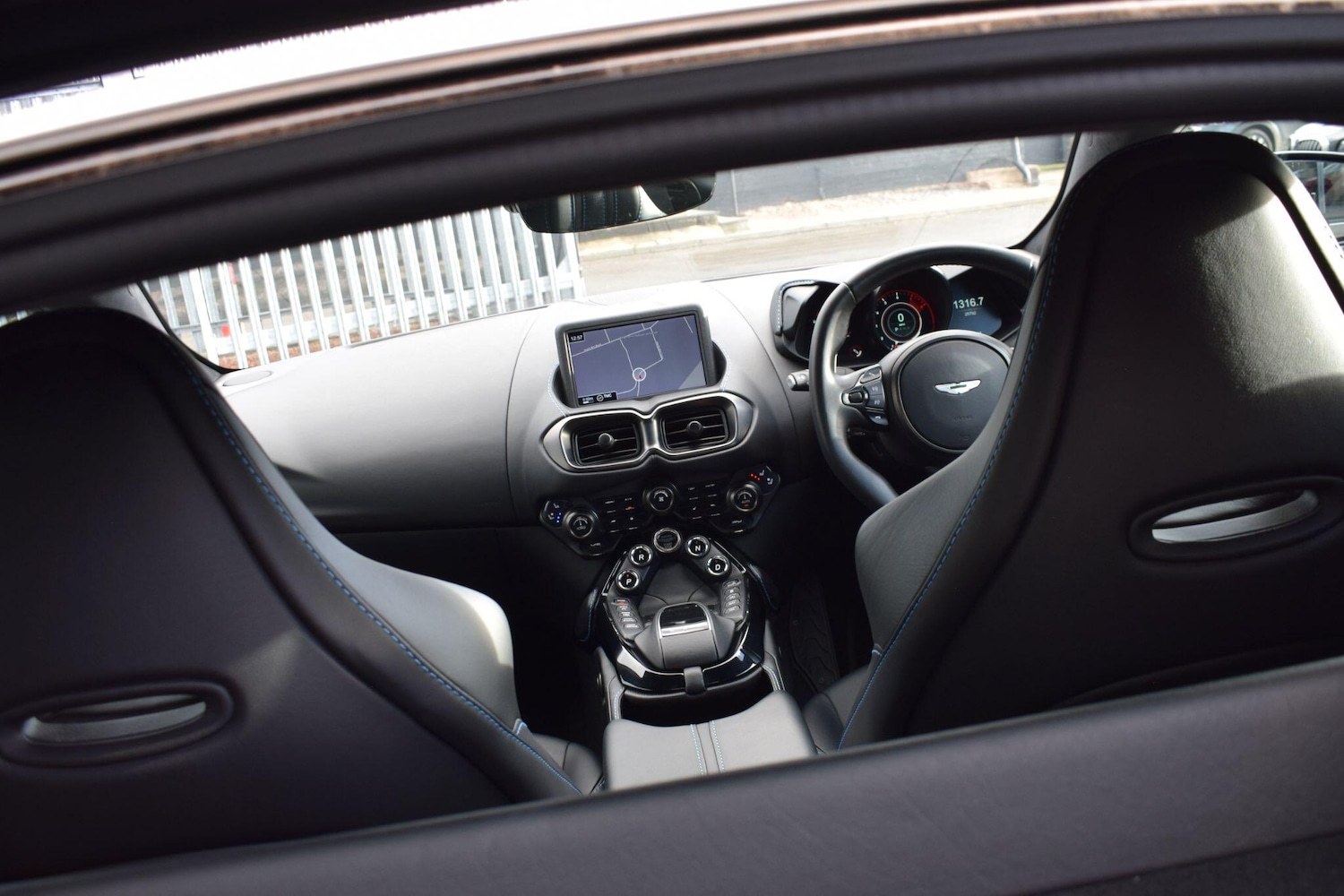 Used Aston Martin Vantage 2020 for sale - 77131148: Photo 24