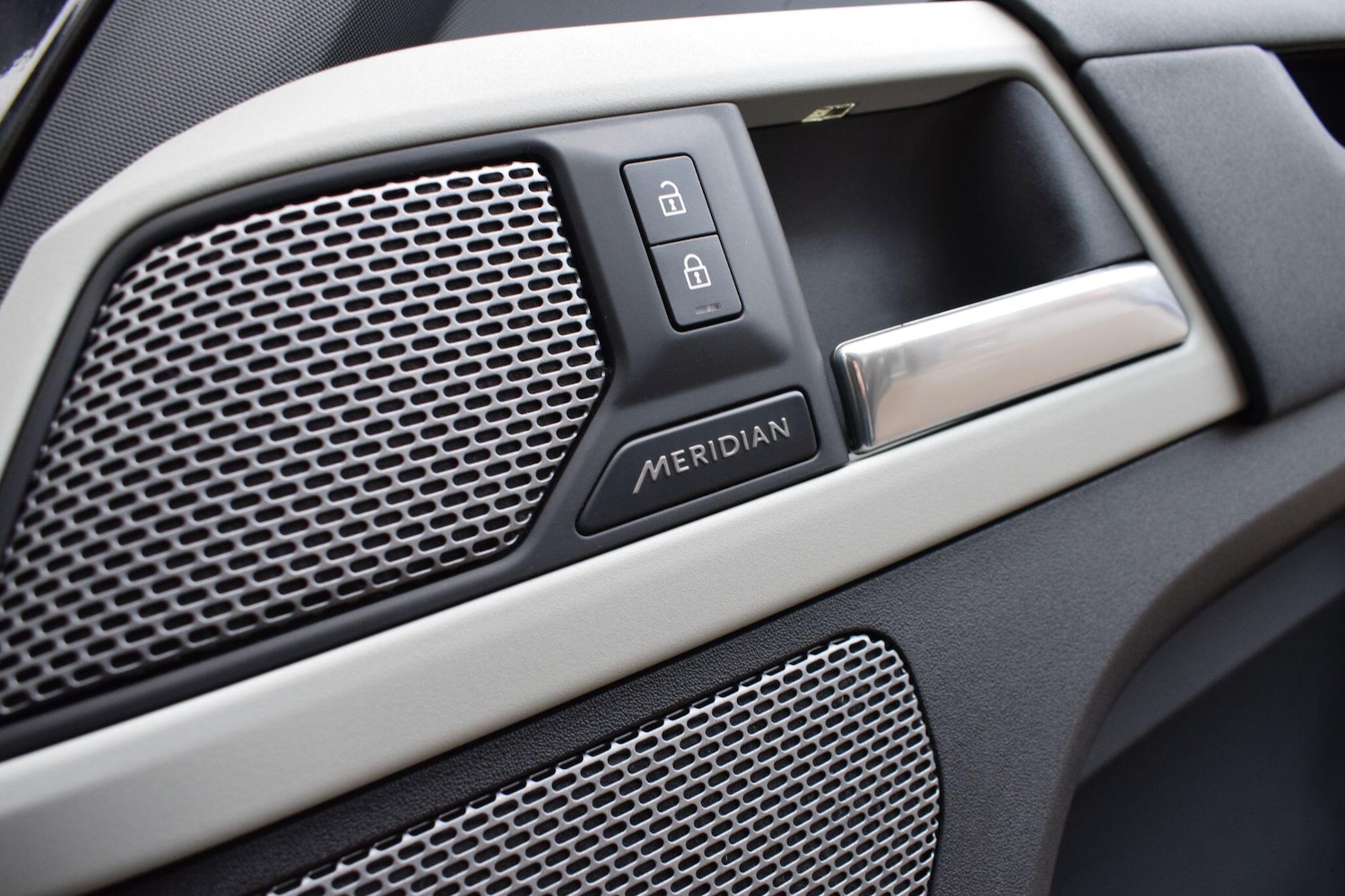 Used Land Rover Defender 2021 for sale - 76965018: Photo 10