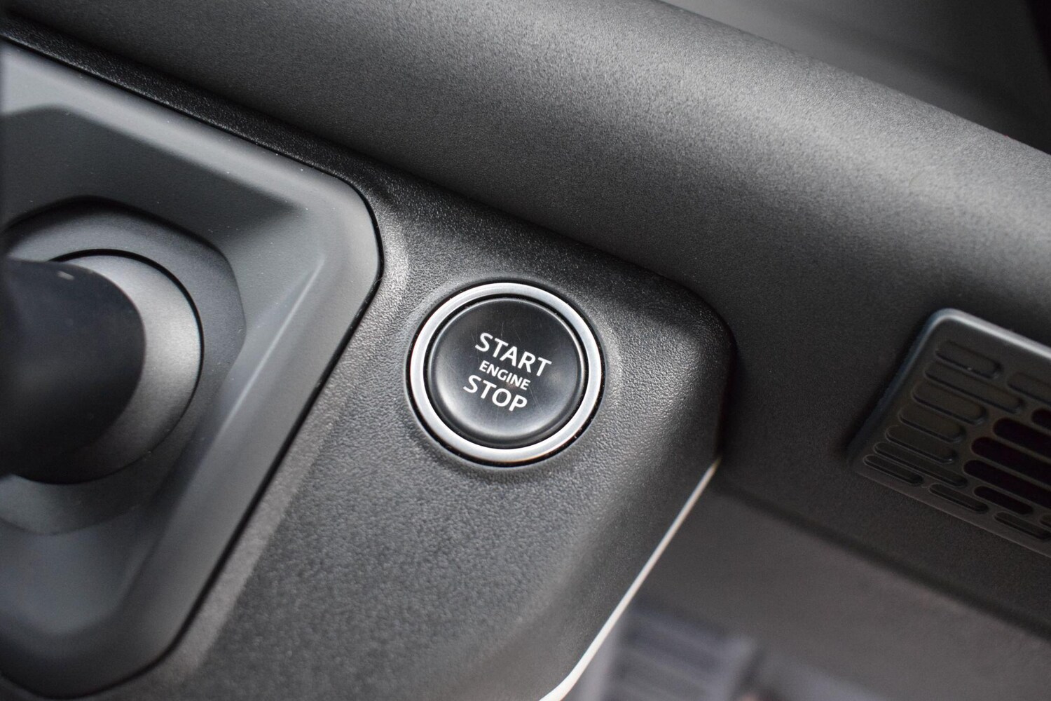 Used Land Rover Defender 2021 for sale - 76965018: Photo 11