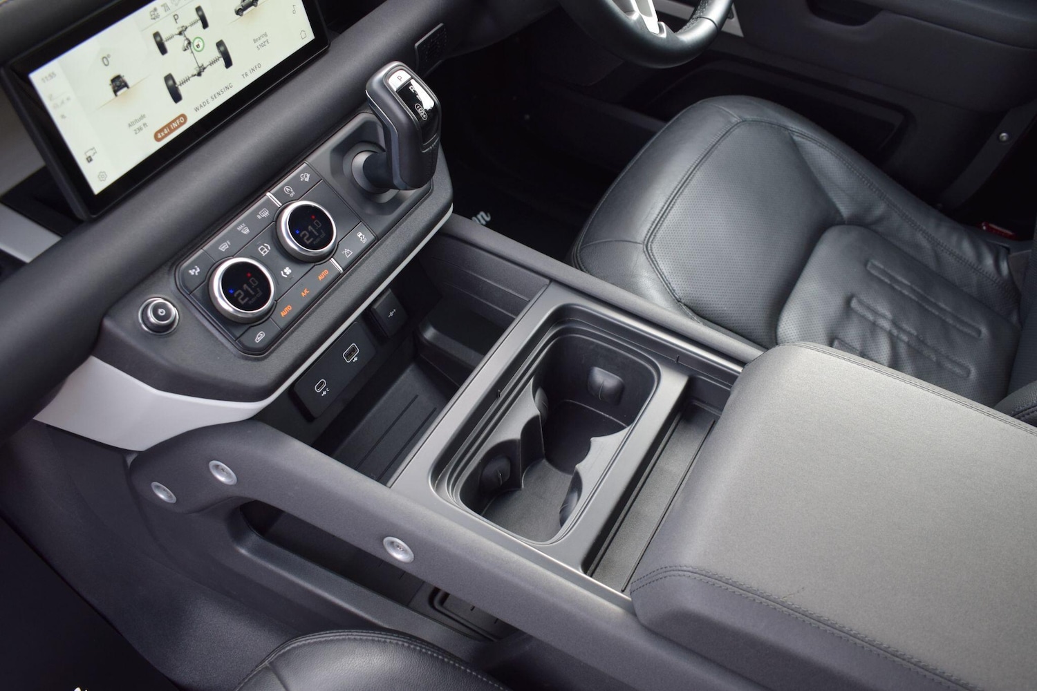 Used Land Rover Defender 2021 for sale - 76965018: Photo 15