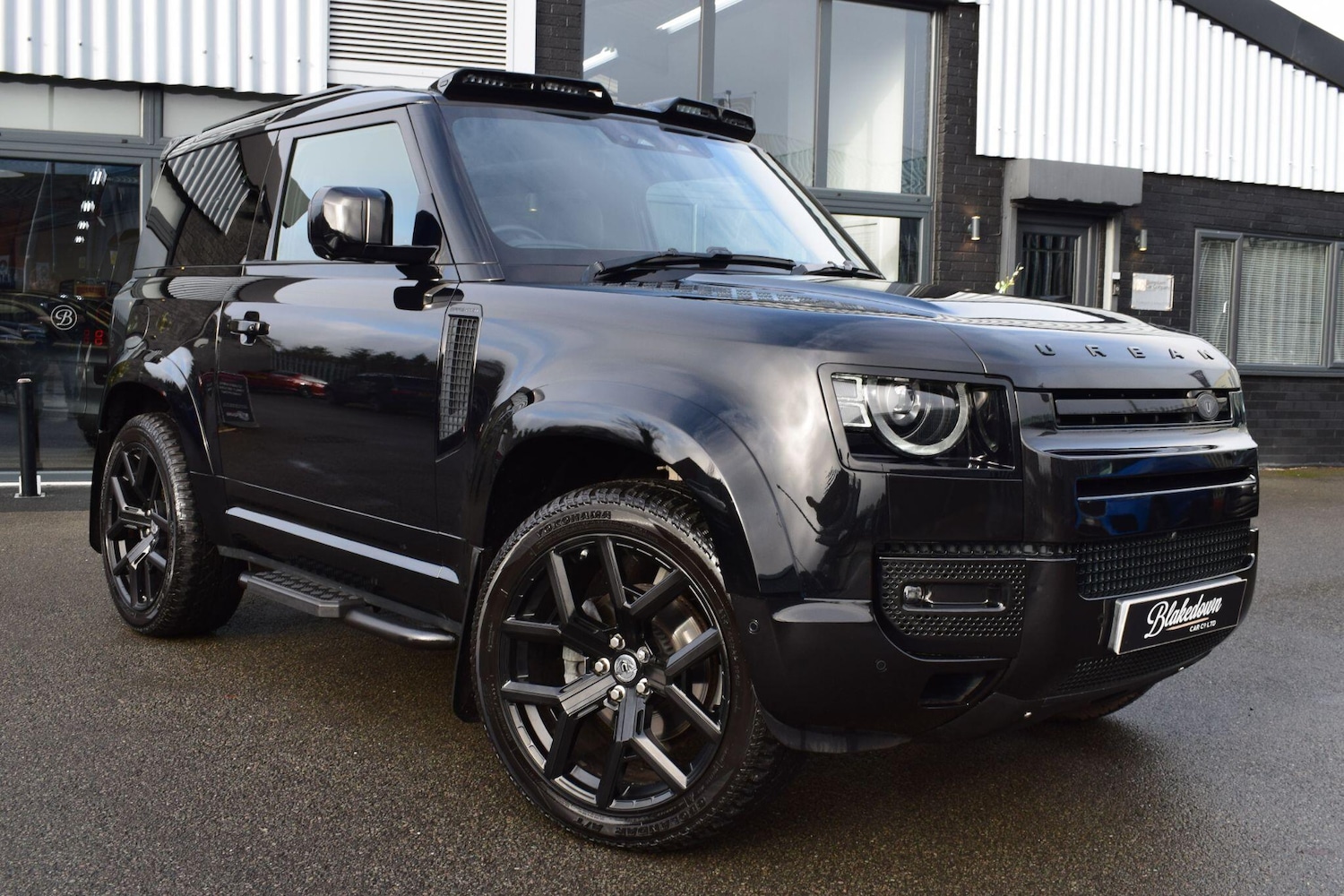 Used Land Rover Defender 2021 for sale - 76965018: Photo 3