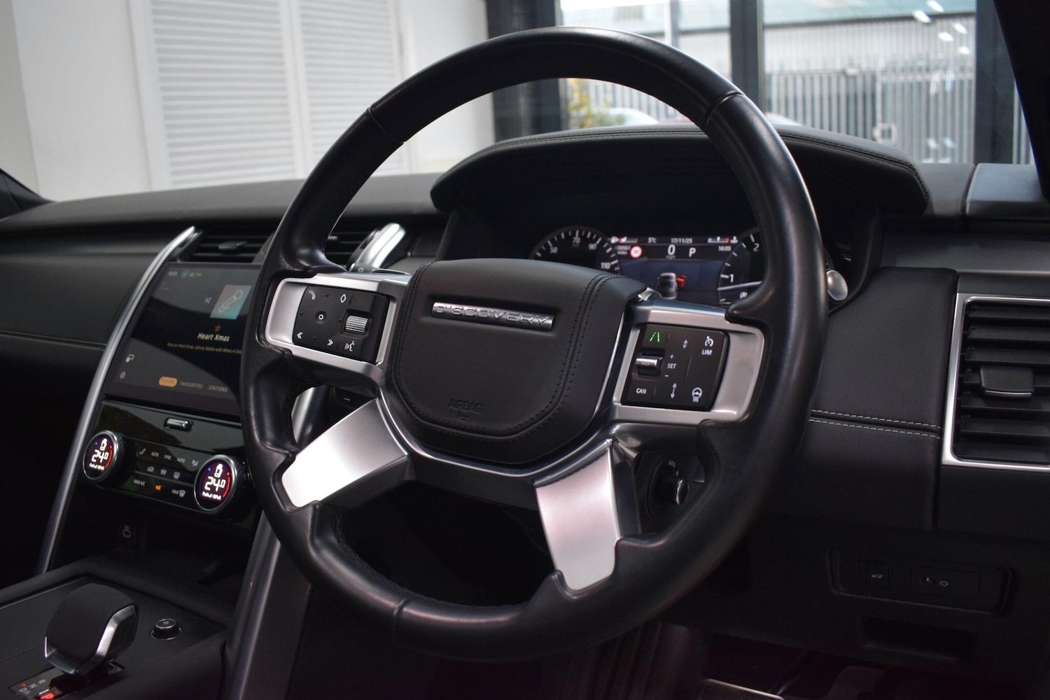 Used Land Rover Discovery 2022 for sale - 77060352: Photo 14