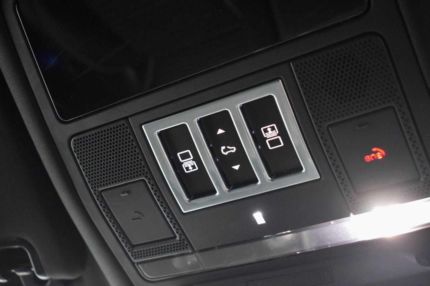 Used Land Rover Discovery 2022 for sale - 77060352: Photo 16