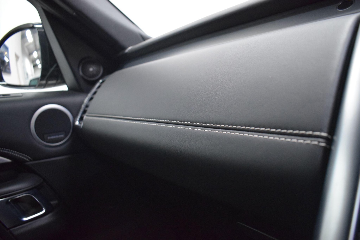 Used Land Rover Discovery 2022 for sale - 77060352: Photo 25