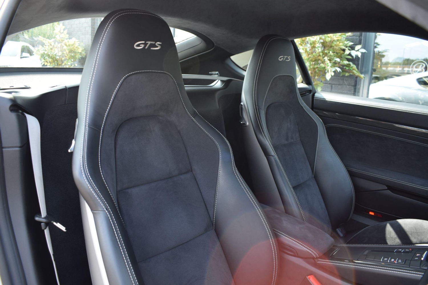 Used Porsche Cayman 2020 for sale - 76538712: Photo 10