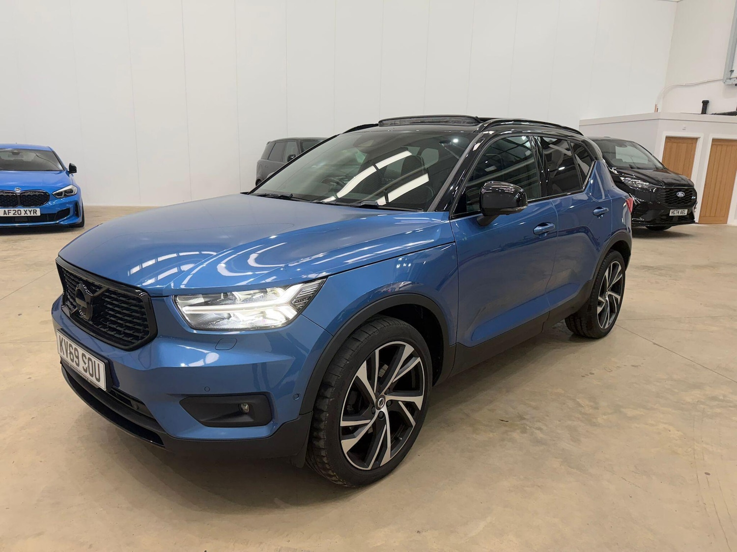 Used Volvo XC40 2019 for sale - 77440638: Photo 2
