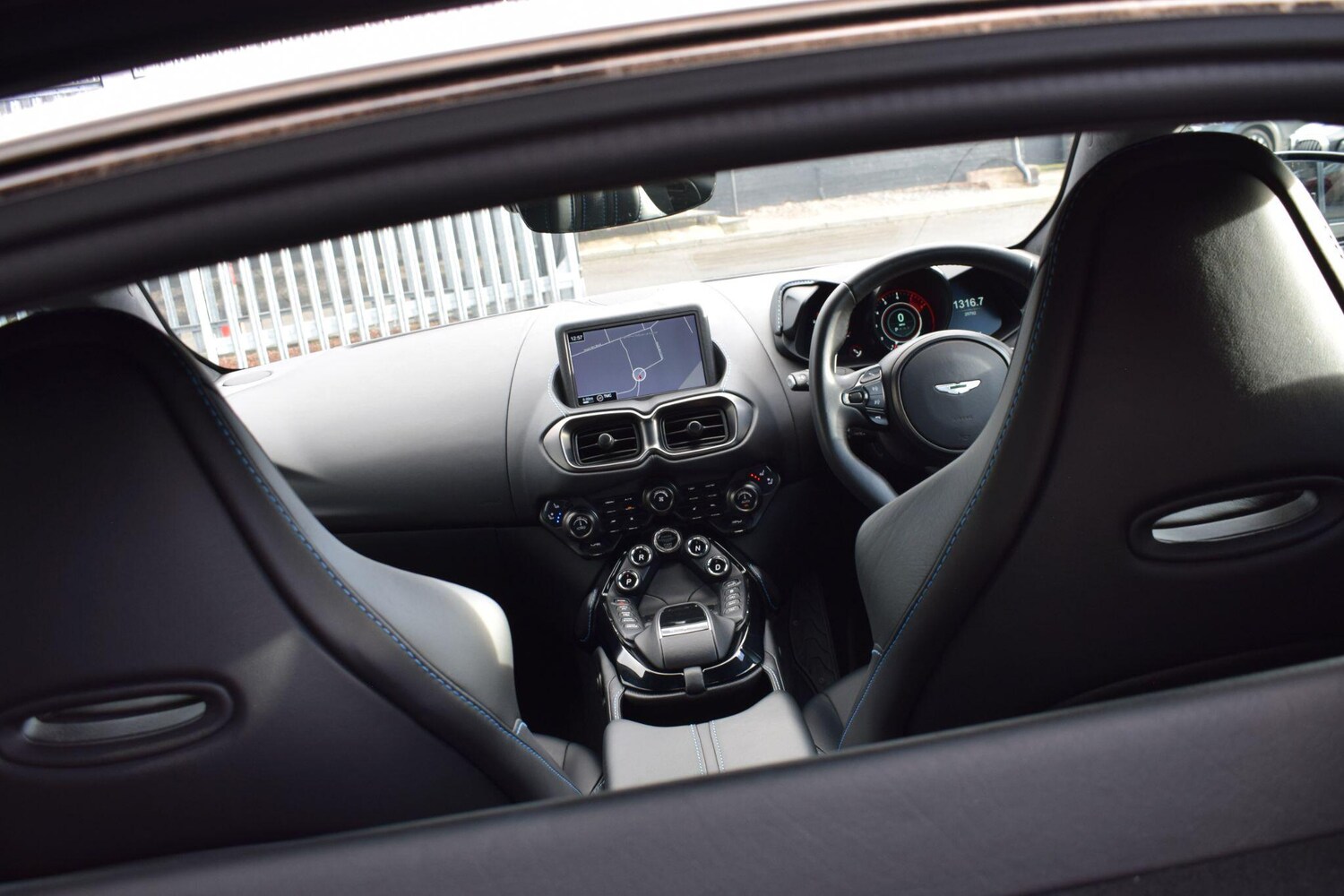 Used Aston Martin Vantage 2020 for sale - 77882518: Photo 24