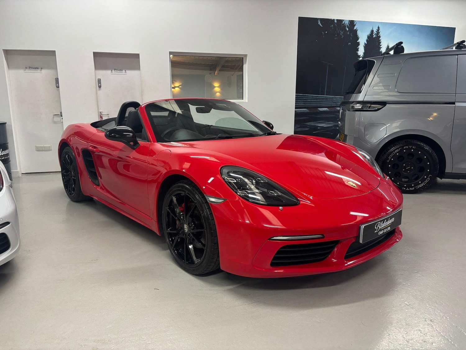 Used Porsche Boxster 2018 for sale - 77633236: Photo 2