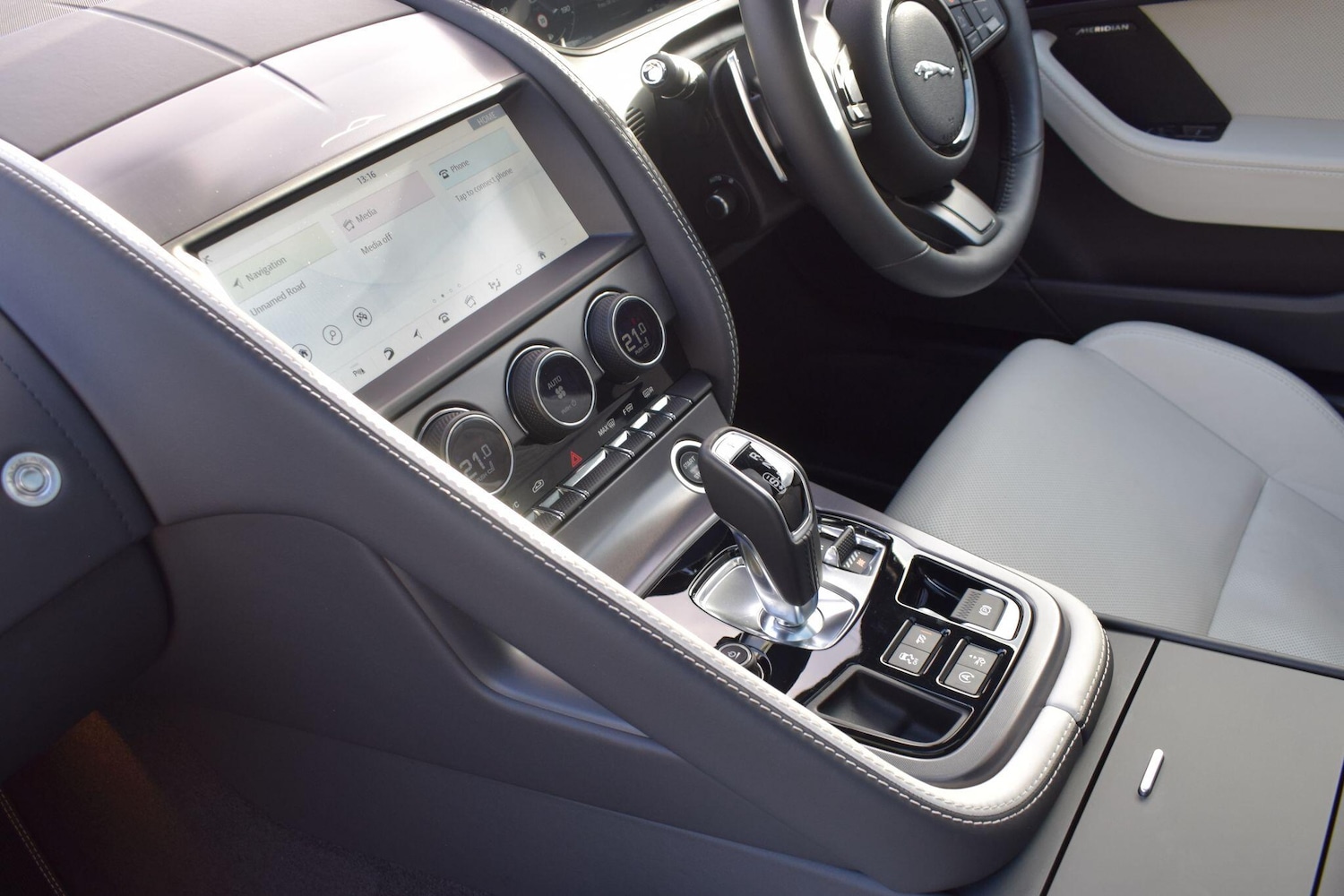 Used Jaguar F-Type 2024 for sale - 76886605: Photo 11