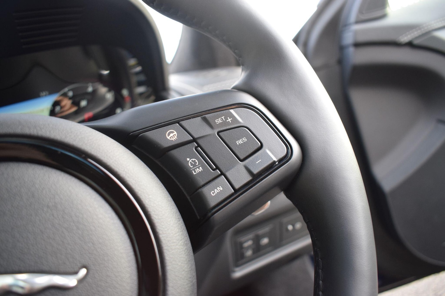 Used Jaguar F-Type 2024 for sale - 76886605: Photo 12