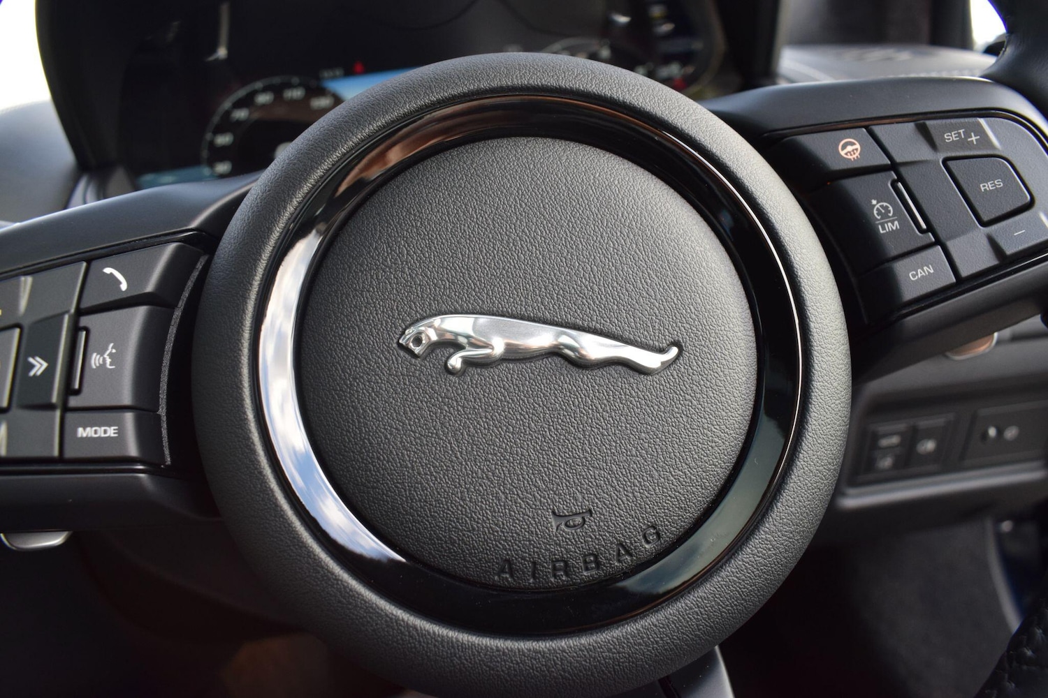 Used Jaguar F-Type 2024 for sale - 76886605: Photo 21