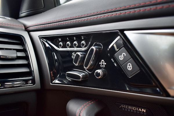Used Jaguar F-Type 2015 for sale - 76317941: Photo 14