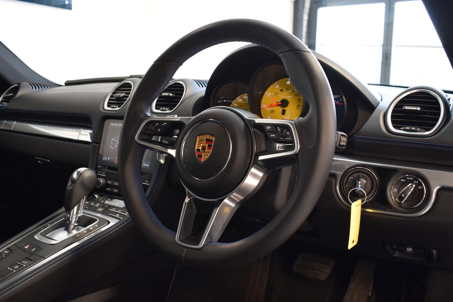 Used Porsche 718 Cayman 2021 for sale - 76389043: Photo 10