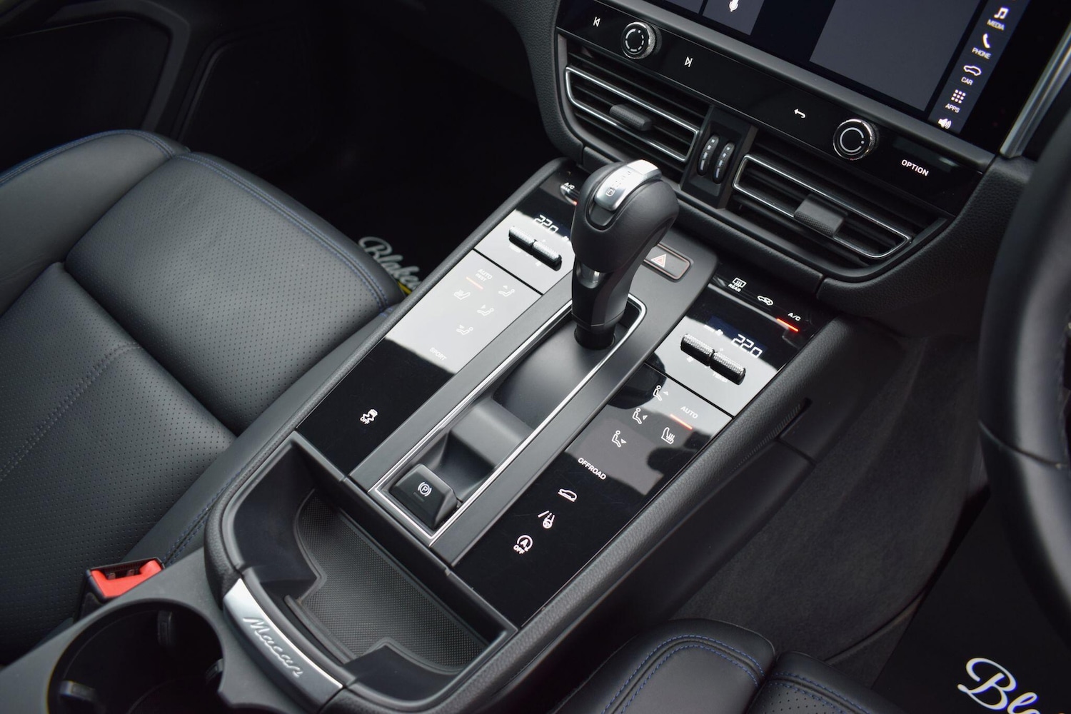 Used Porsche Macan 2021 for sale - 77892372: Photo 10