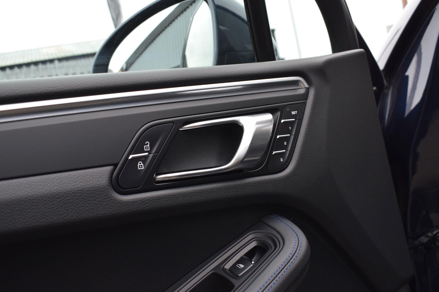 Used Porsche Macan 2021 for sale - 77892372: Photo 12