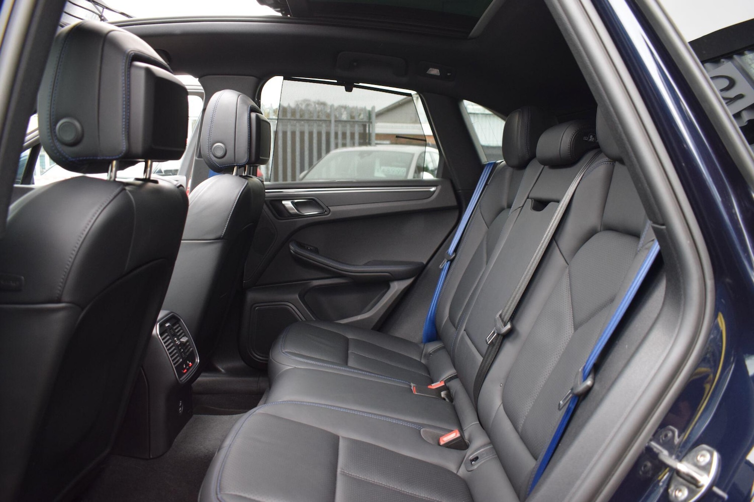 Used Porsche Macan 2021 for sale - 77892372: Photo 28