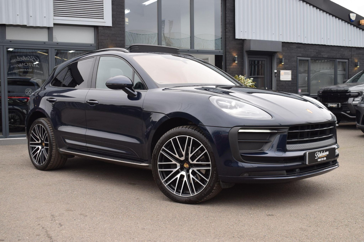 Used Porsche Macan 2021 for sale - 77892372: Photo 3