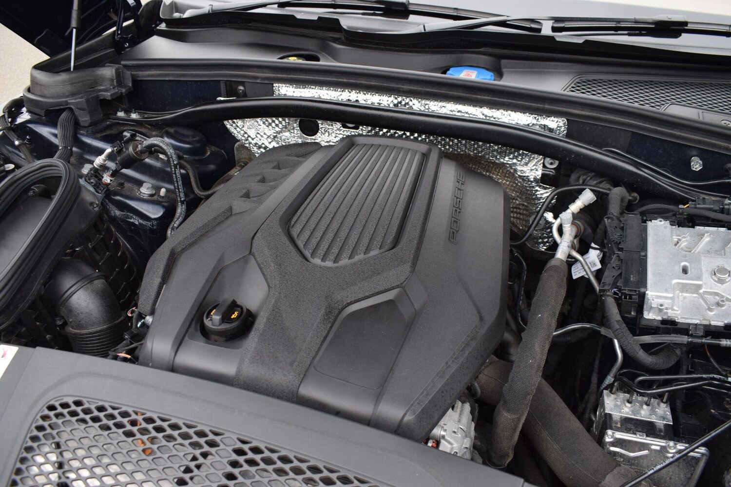 Used Porsche Macan 2021 for sale - 77892372: Photo 32