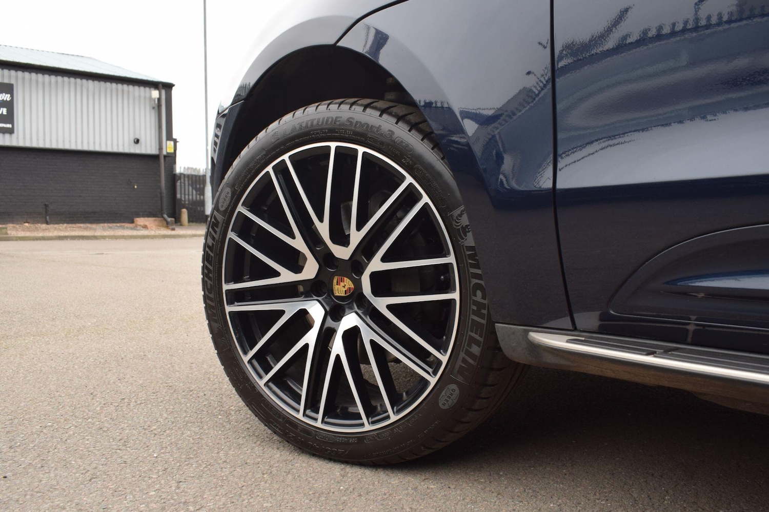 Used Porsche Macan 2021 for sale - 77892372: Photo 38